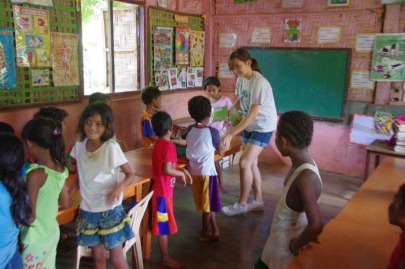 Donation_Aeta_Zambales_06_2011_023