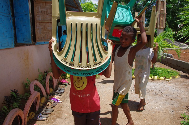 Donation_Aeta_Zambales_06_2011_033