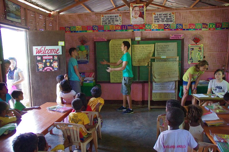 Donation_Aeta_Zambales_06_2011_046