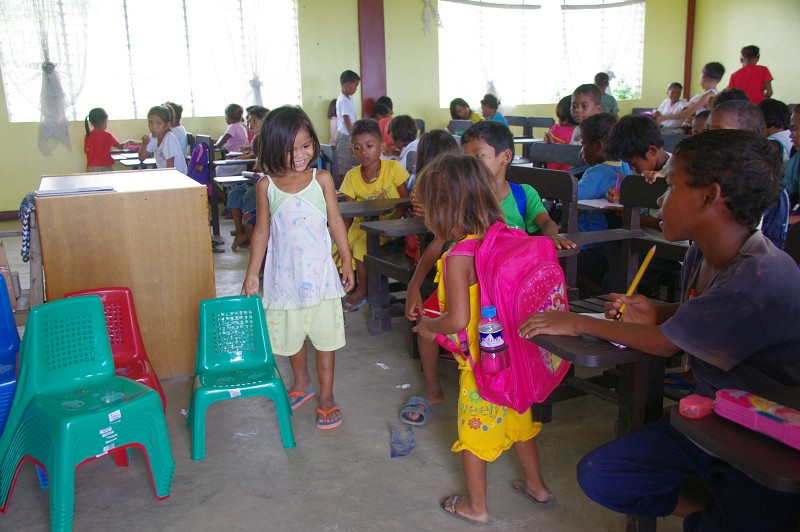 Donation_Aeta_Zambales_06_2011_065