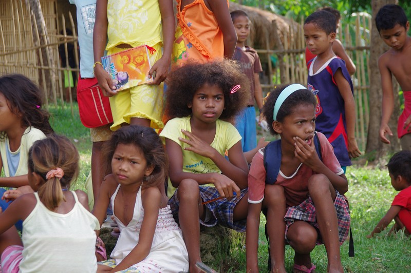 Donation_Aeta_Zambales_06_2011_102