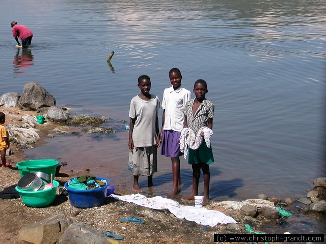 Luo girls, Lake Victoria