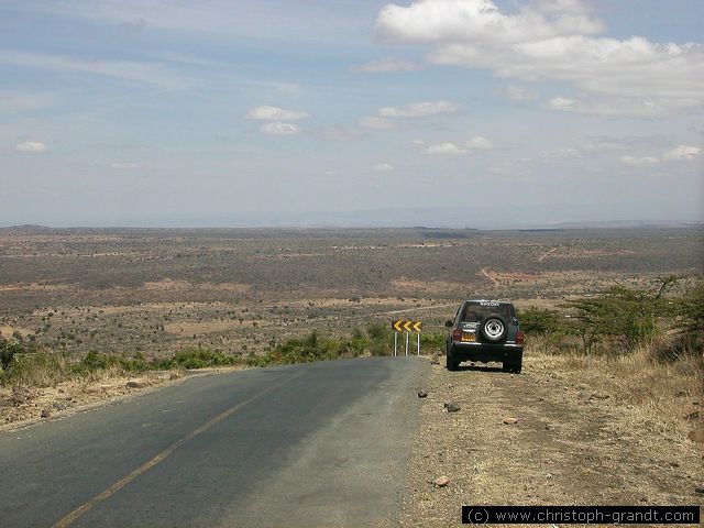 Magadi Road on the way down the Rift