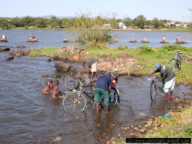 bicycle cleaning, near Kisumu